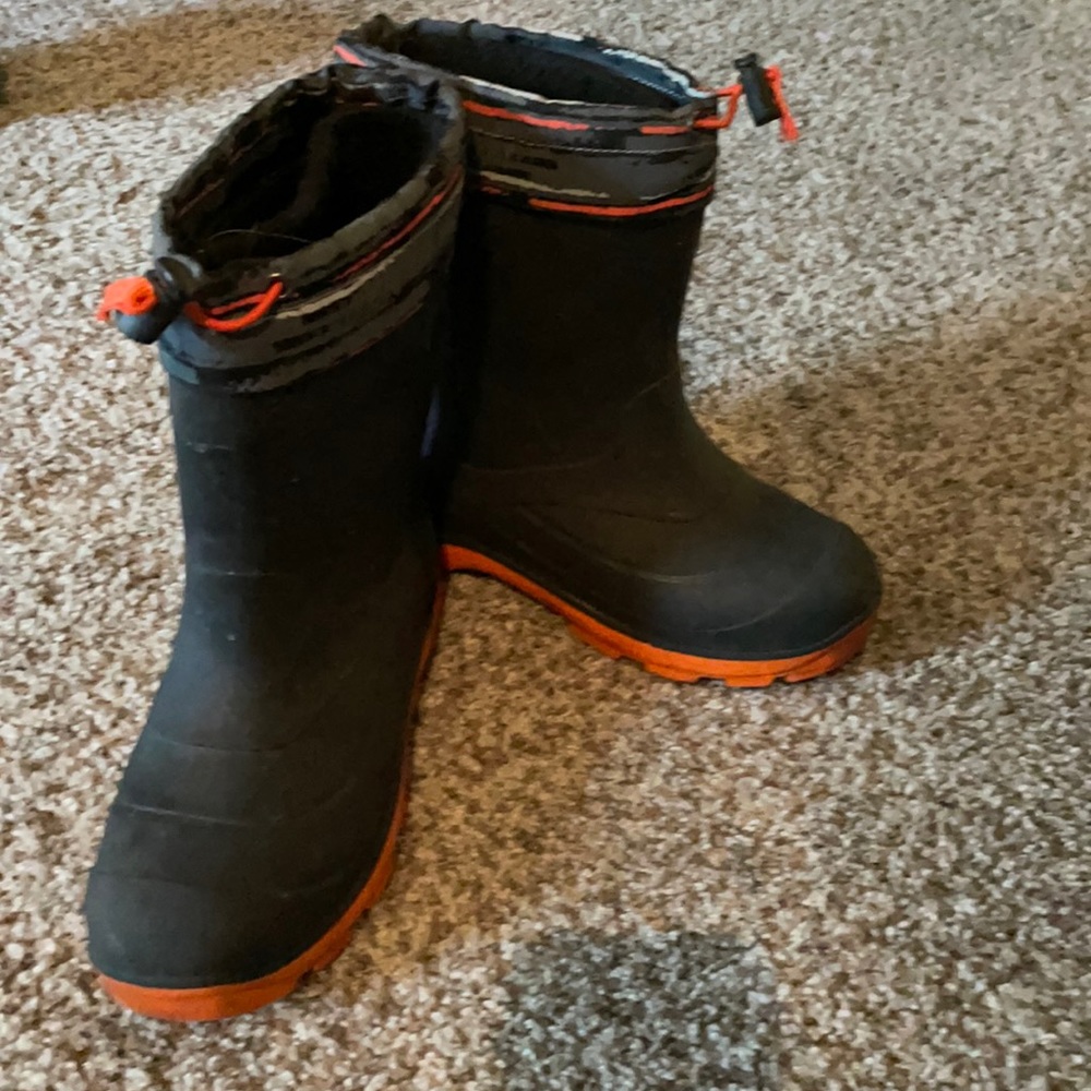 Kamik Boys size 5 winter boots